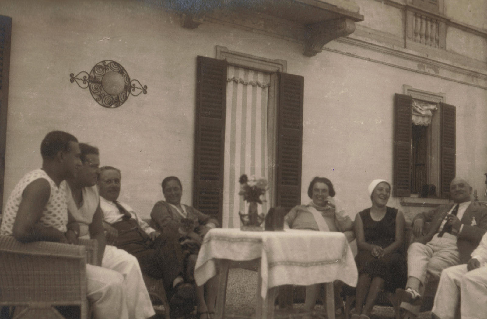 5 - Guido family with friends 1930s