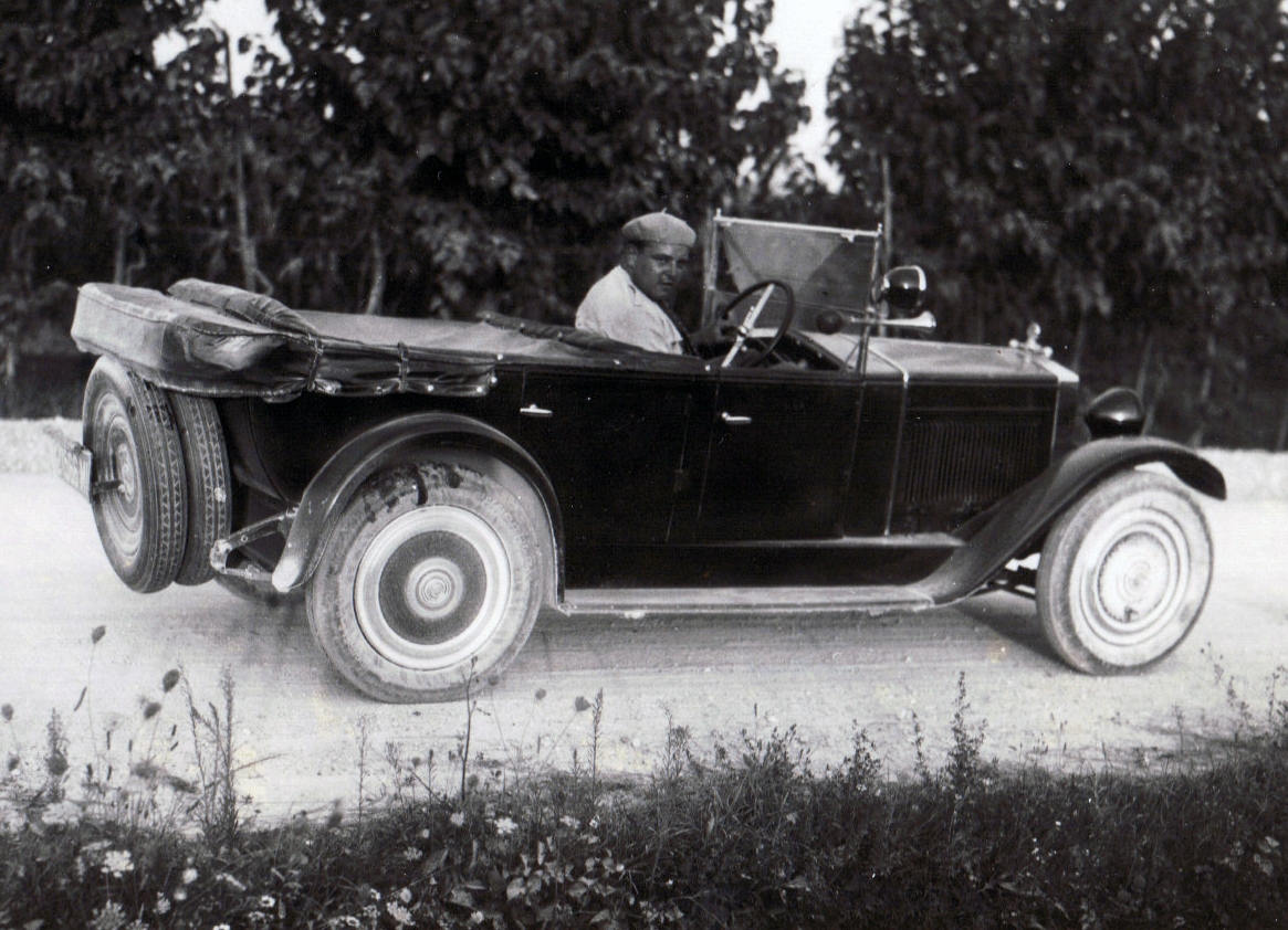 1 - Luigi Guido driving a sport car 1930s