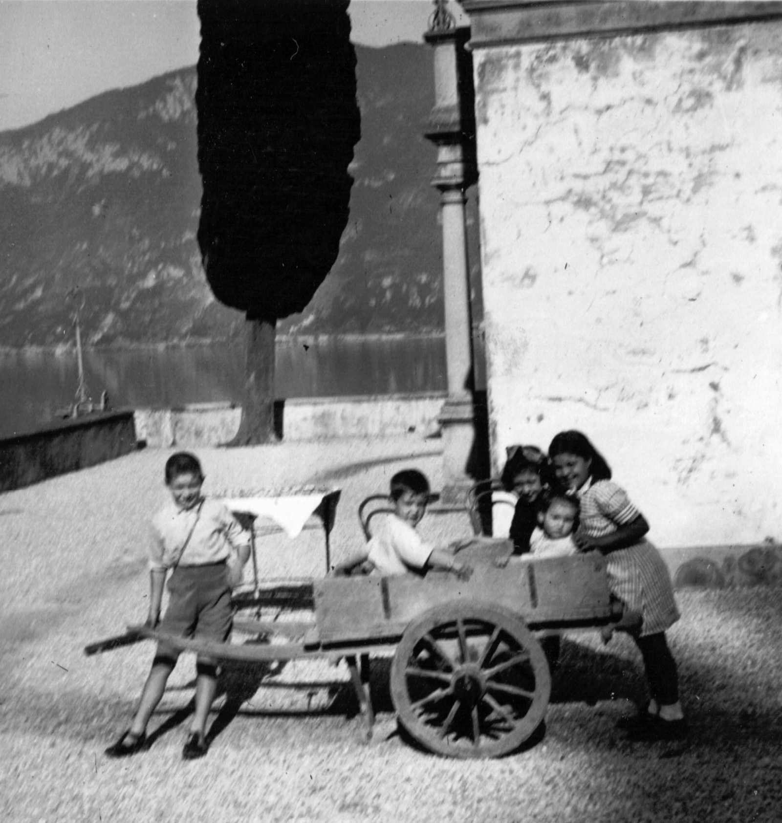 2 - Guidino Nestore e Cisa playing in front of the Villa 1950